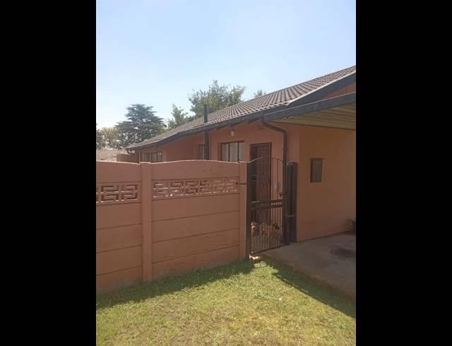 3 BEDROOM HOUSE FOR SALE IN LEONDALE